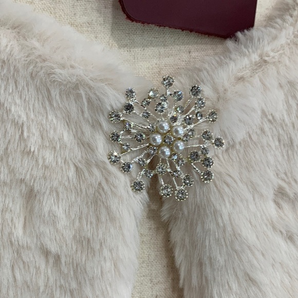 Allegra K Cream Faux Fur Jacket with Broach L - Picture 7 of 10